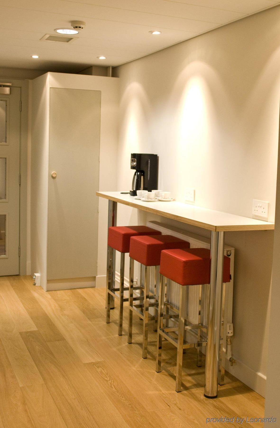 Grasshopper Hotel Glasgow Room photo