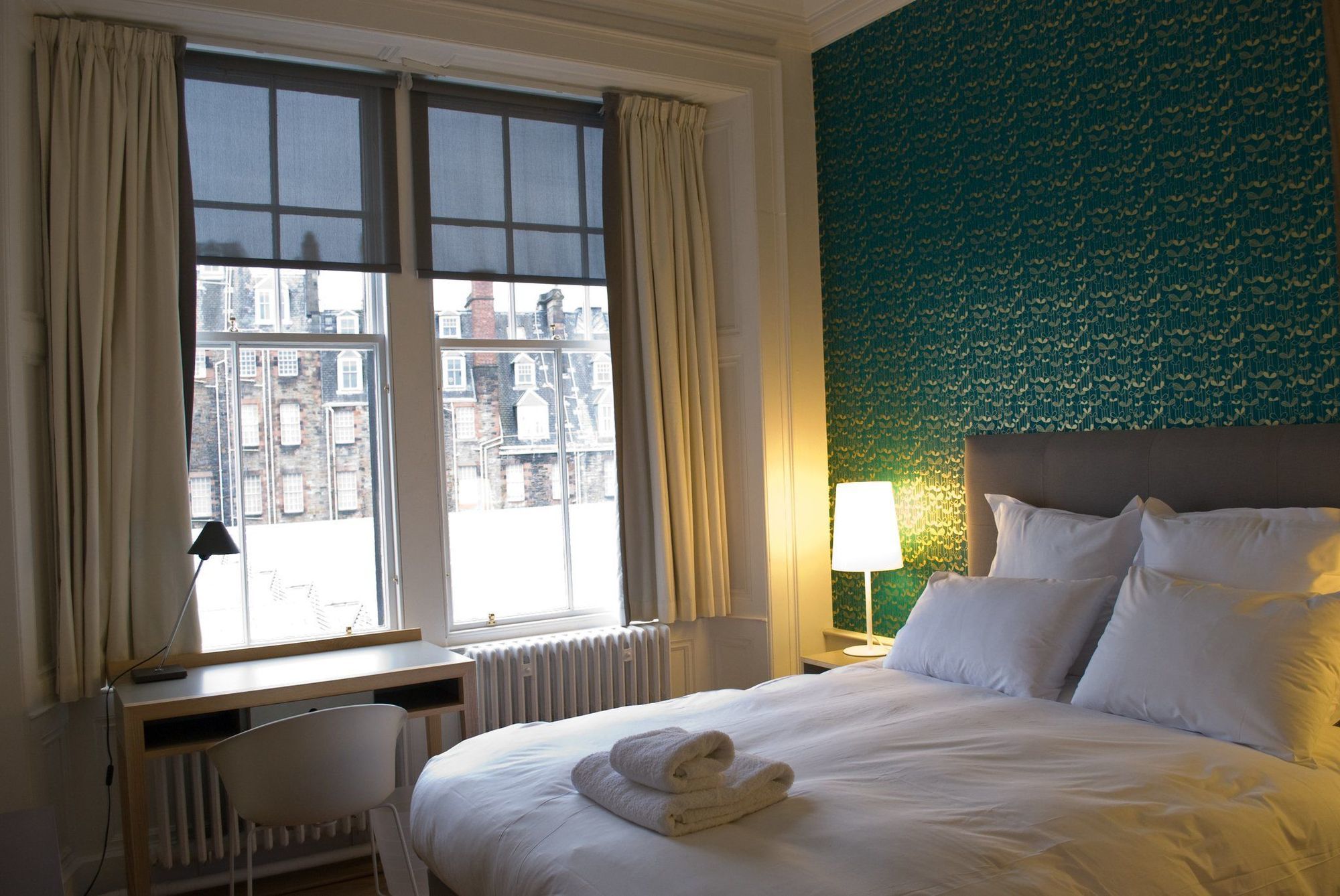 Grasshopper Hotel Glasgow Room photo